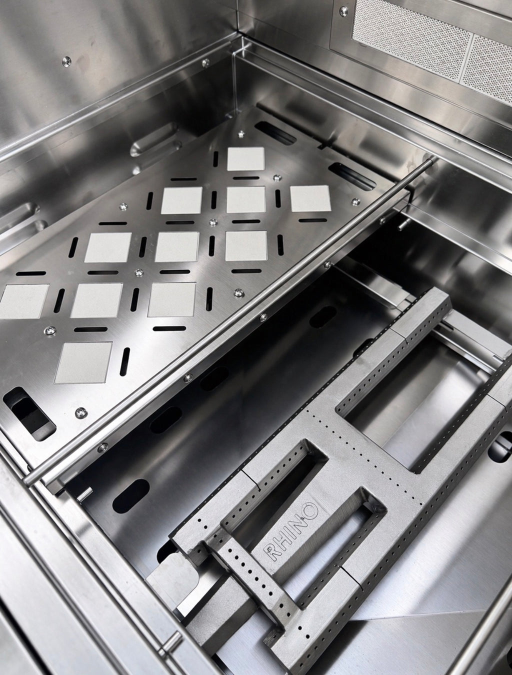 Rhino Reserve 36-inch 4 Burner Built-In Grill with Rear Burner