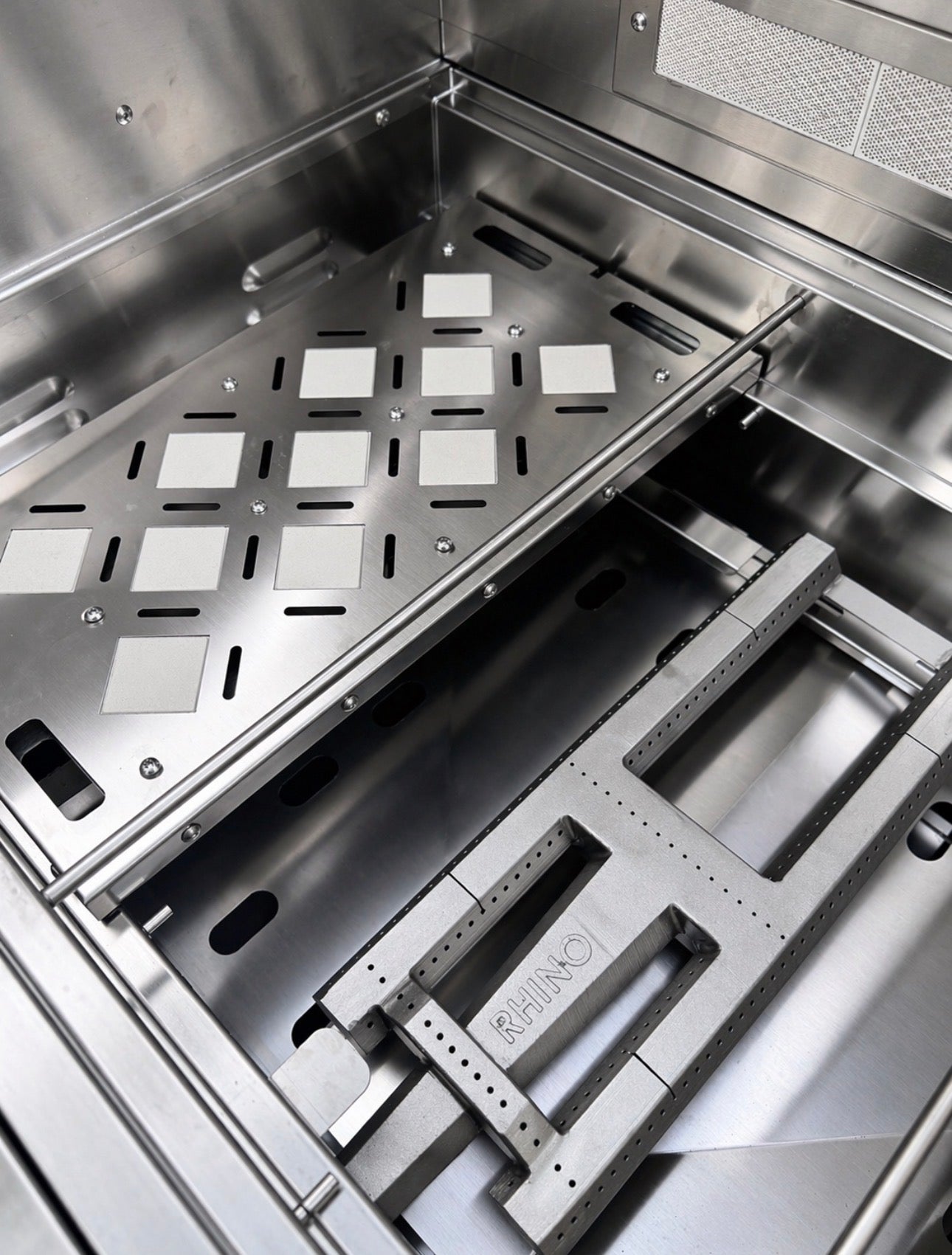 Rhino Reserve 36-inch 4 Burner Built-In Grill with Rear Burner